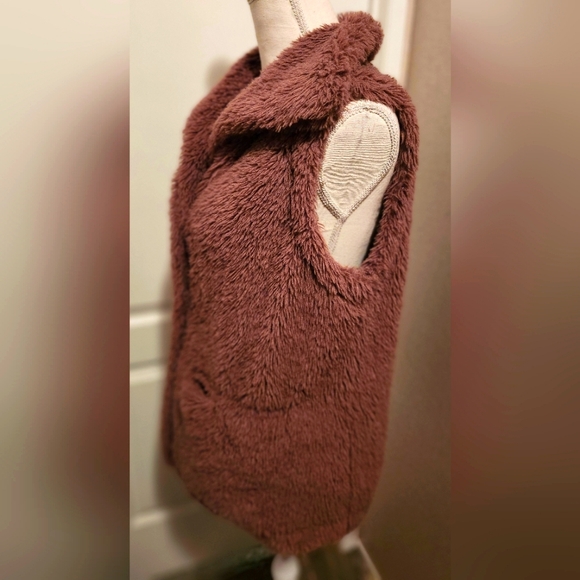 THREAD  & SUPPLY pink sherpa vest Size Medium EUC - Picture 3 of 3